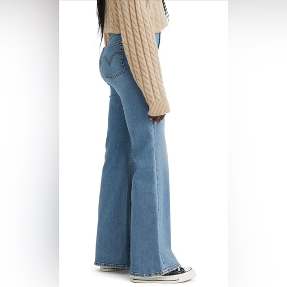 Levi's Women's Ribcage Bell Bottom Jeans - Picture 2 of 7